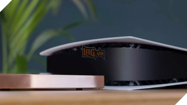 Modder "độ" PS5 Slim mỏng nhất thế giới, trang bị tản nhiệt nước với ngoại hình bắt mắt