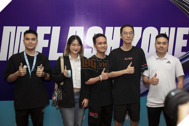 Cộng đồng LMHT Tốc Chiến Sài Gòn tề tựu tại buổi Viewing Party Chung kết Icons Global Championship 2022.