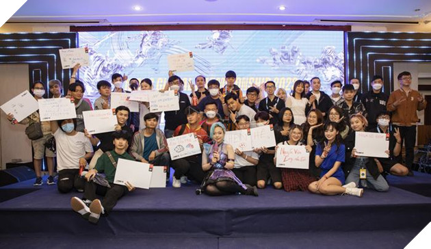 Cộng đồng LMHT Tốc Chiến Sài Gòn tề tựu tại buổi Viewing Party Chung kết Icons Global Championship 2022. 12