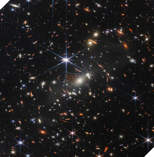 NASA công bố những bức ảnh màu được chụp ở vũ trụ đầu tiên từ siêu kính James Webb