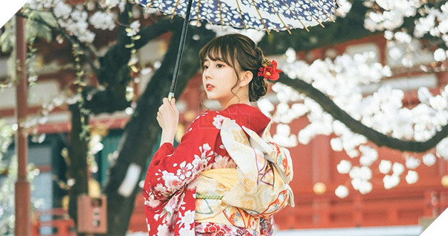 Photo of Mặc yukata Nhật Bản, cô gái trẻ tự nhiên bị chỉ trích?