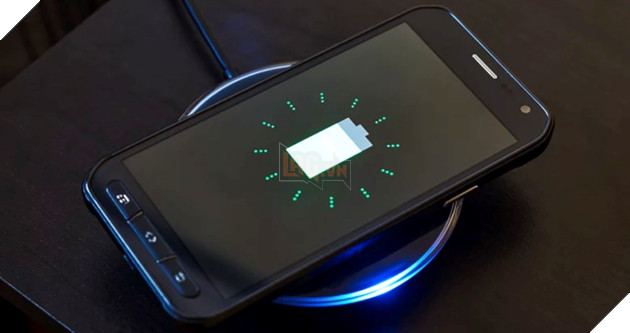 Tại sao không nên để điện thoại Android hết cạn pin (0%)?