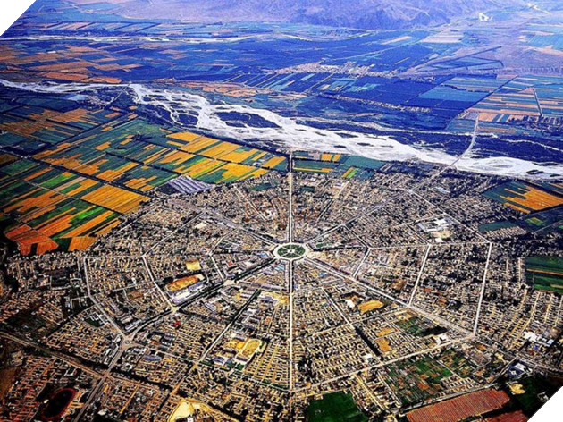 Tekesi - Thành phố thiết kế bố cục hình Bát Quái độc lạ tại Trung Quốc