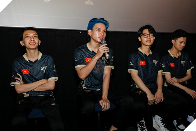 Saigon Phantom tổ chức Fan Meeting đầu tiên: Sự vắng mặt của Khoa và Yiwei gây chú ý