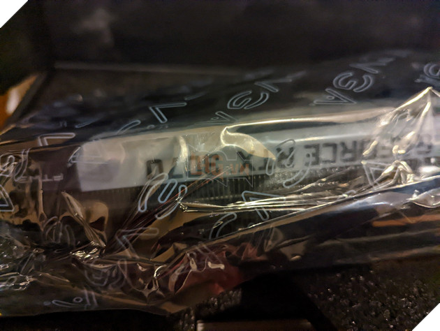 Mua card RTX 3090 nhưng nhận về cho mình một hộp cát to tướng