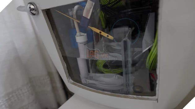 Một modder đã phù phép chiếc bồn cầu thành một PC gaming có 1-0-2 4