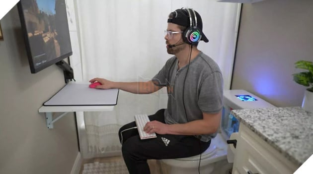 Một modder đã "phù phép" chiếc bồn cầu thành một PC gaming có 1-0-2