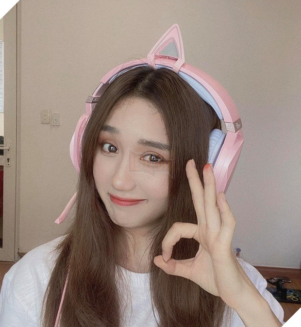 Mina Young bất ngờ xuất hiện với tóc mới