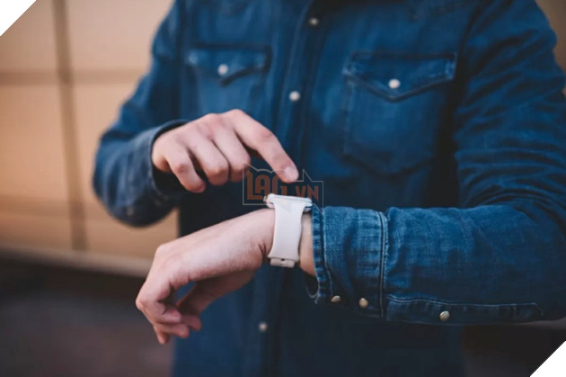 Vương quốc Anh sẽ sử dụng đồng hồ thông minh để giám sát tội phạm nhập cư