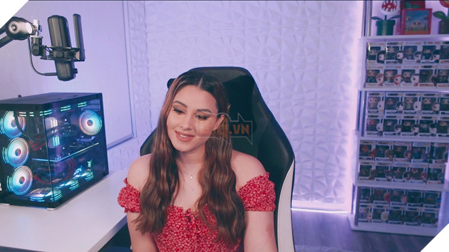 Nữ streamer dụ game thủ hồi sinh cho mình bằng ảnh nóng 2