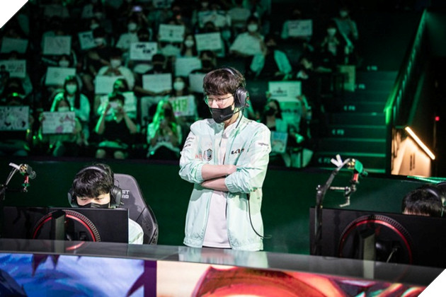 Fan yêu cầu DK sa thải Daeny 3