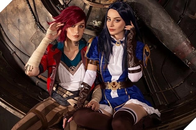 Admire Vi and Caitlyn's cosplay in Arcane with top notch charisma