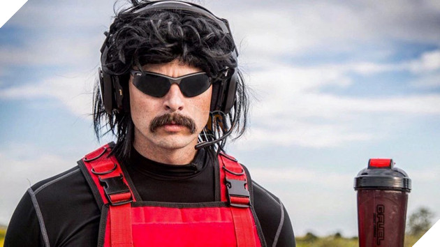 Dr.  Disrespect slams his mouse while streaming Apex Legends and says the game sucks