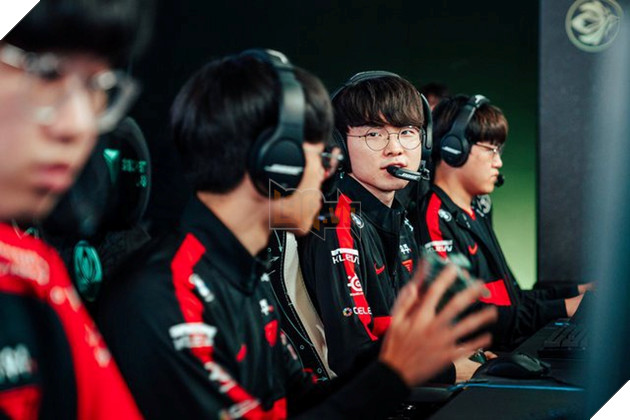 LMHT: Faker lên tiếng xoa dịu dư 