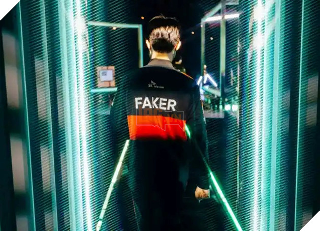 LMHT: Faker lên tiếng xoa dịu dư 