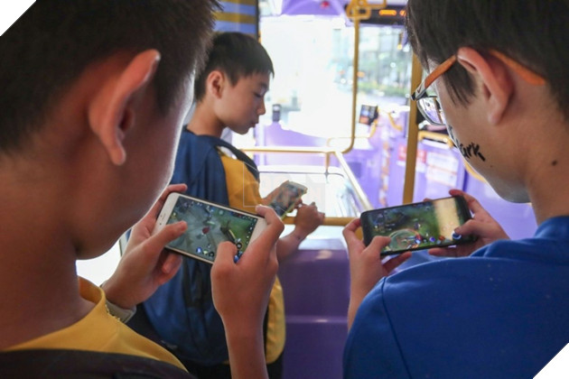 Tiêu tiền chữa chữa bệnh ung thư của bố vào game