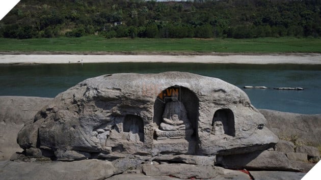 El tercer río más largo del mundo ha sido drenado, revelando 3 antiguas estatuas de Buda de más de 600 años.