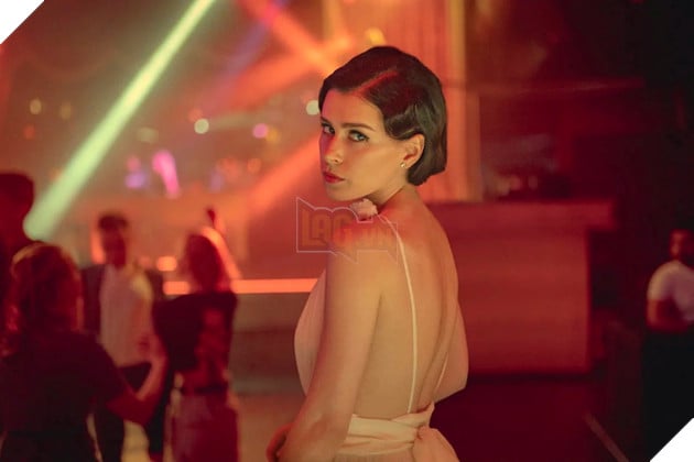 Dù được trông đợi sẽ được “thay máu” mạnh mẽ ở phần 3 song nội dung của tác phẩm mới nhất vẫn khiến khán giả thất vọng tràn trề ngay từ mở đầu. Việc gián tiếp xác nhận nữ chính Laura (Anna-Maria Sieklucka) vẫn còn sống sau khi bị trúng đạn ở cái kết phần 2 khi để cô nàng nằm ngủ hiên ngang trên giường ở cảnh mở đầu phần 3 mà không giải thích bất kỳ lý do nào về việc vì sao cô nàng có thể sống sót đã khiến người xem hoang mang vô hạn. 