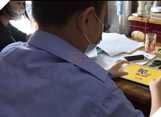 Cậu bé 12 tuổi khiến cả gia đình điêu đứng vì trộm hơn 600 triệu đồng để nạp game