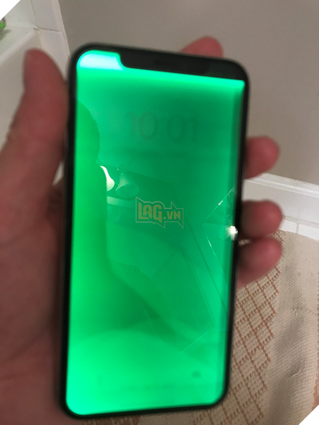 Hàng loạt iPhone 13 trên toàn cầu bất ngờ bị hỏng màn hình sau khi cập nhật iOS 15.6.1