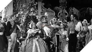 Điểm danh những lần xuất hiện trên màn ảnh của Nữ hoàng anh Elizabeth II Phần 2  2