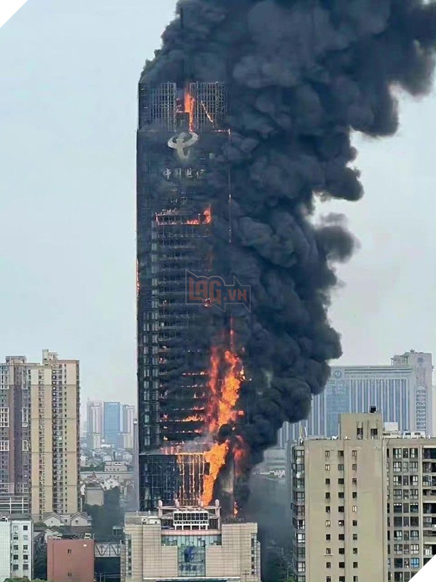 Cháy lớn tại toà nhà chọc trời Viễn thông Trung Quốc