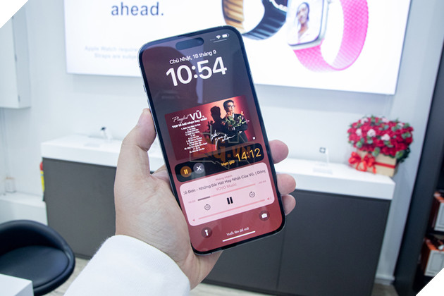 Trên tay nhanh iPhone 14 Pro Max đầu tiên ở Việt Nam: Màu tím mộng mơ, Dynamic Island siêu xịn sò 12