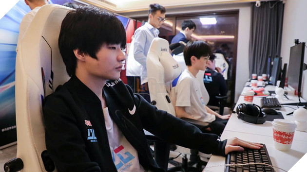 LMHT: Nam tuyển thủ chỉ ngồi nghe fan mắng chửi vẫn kiếm về hơn 400 triệu đồng mỗi ngày