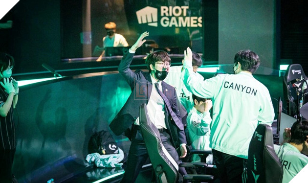 LMHT: HLV Daeny lên tiếng cho rằng vì Nuguri không nghe lời nên mới phải ngồi dự bị 2