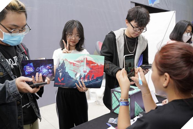 Fan Valorant tề tựu tại sự kiện Back 2 School trong chương trình Intel Tech Camp 7