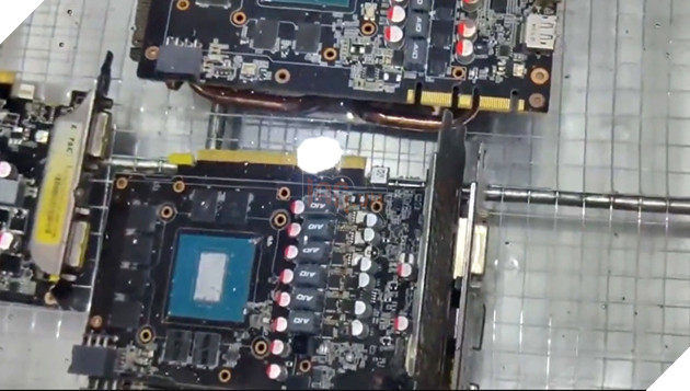 Thợ đào Việt Nam tắm "trâu cày" RTX Nvidia bằng vòi xịt áp lực trước được khi đăng bán