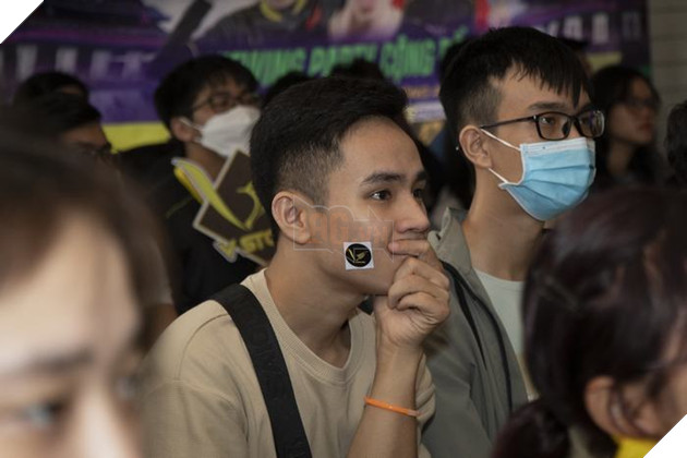 Cộng đồng fan V Gaming HCM hội tụ xem đội nhà thi đấu Chung kết Tổng 3