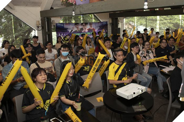 Cộng đồng fan V Gaming HCM hội tụ xem đội nhà thi đấu Chung kết Tổng 4