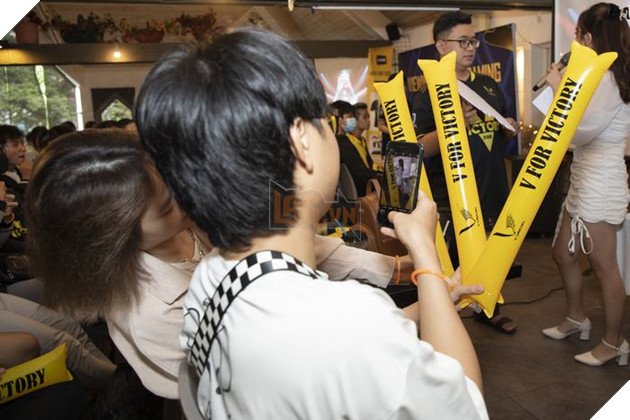 Cộng đồng fan V Gaming HCM hội tụ xem đội nhà thi đấu Chung kết Tổng 7