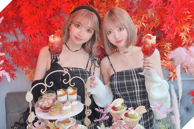 Ngỡ ngàng nhan sắc "vịt hoá thiên nga" của cặp song sinh nghiện phẫu thuật thẩm mỹ