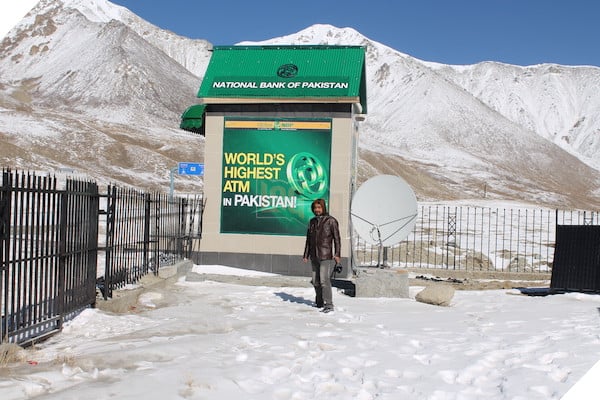 Máy ATM cao nhất thế giới hoạt động như thế nào khi ở độ cao 4.693 mét? 3