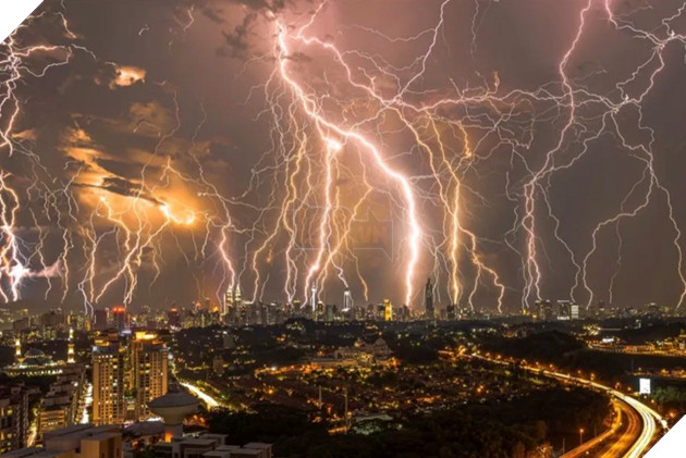 Bức ảnh kinh hoàng được chụp ở nơi sét đánh nhiều nhất thế giới 