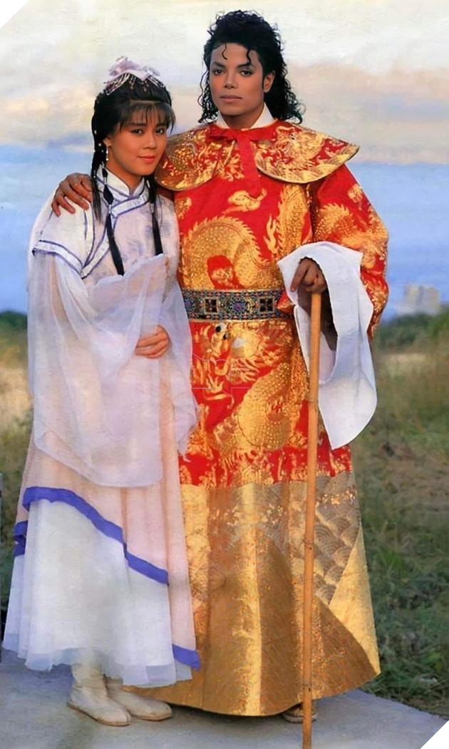 Vua nhạc pop Michael Jackson trong trang phục Trung Quốc