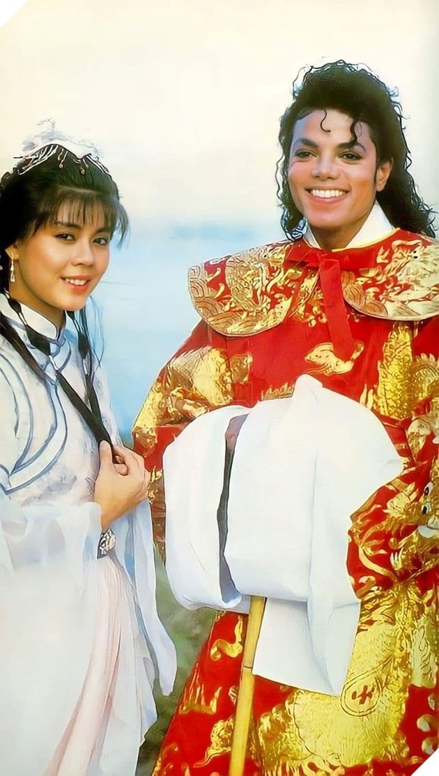 Pop king Michael Jackson in Chinese clothes