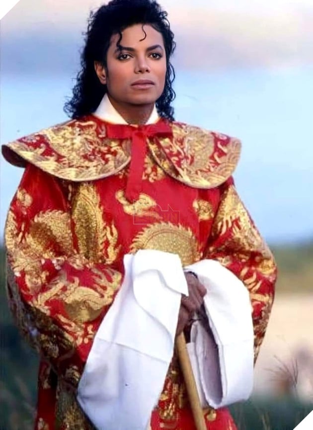     Pop king Michael Jackson in Chinese clothes