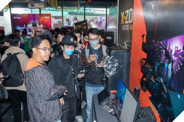 Ngập tràn quà tặng tại sự kiện Chung kết tổng Đấu trường Máy tính 2022 6