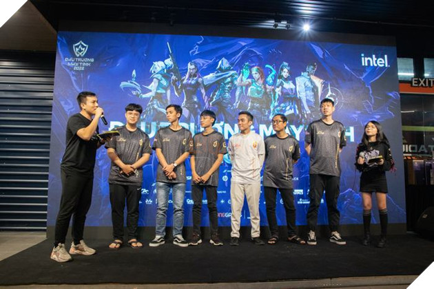 Ngập tràn quà tặng tại sự kiện Chung kết tổng Đấu trường Máy tính 2022 14