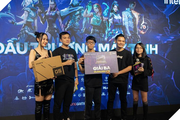 Ngập tràn quà tặng tại sự kiện Chung kết tổng Đấu trường Máy tính 2022 17