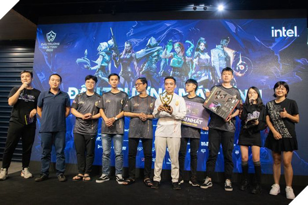 Ngập tràn quà tặng tại sự kiện Chung kết tổng Đấu trường Máy tính 2022 19