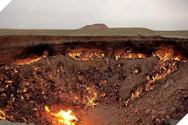 Bí mật về "Cổng địa ngục", miệng núi lửa hơn 50 năm không bao giờ ngừng cháy