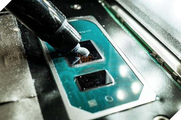 Nhằm cải thiện khả năng làm mát CPU, một TikToker đã trộn muối vào keo tản nhiệt chipset