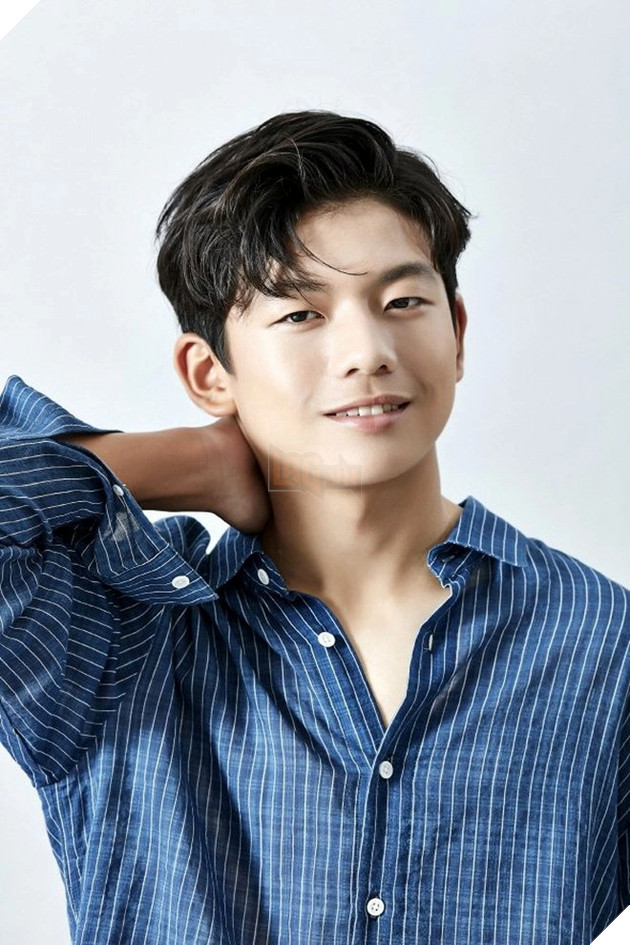 meme cậu bé nhếch miệng cười