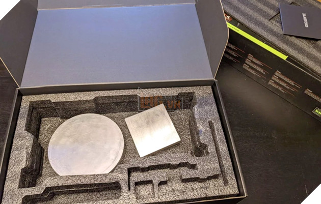 Người mua khóc ròng khi đặt hàng mua RTX 4090 nhưng chỉ nhận được hai cục tạ 