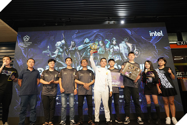 Đấu Trường Máy Tính 2022 - Hành trình đầy cảm xúc của 1 giải đấu đình đám 8