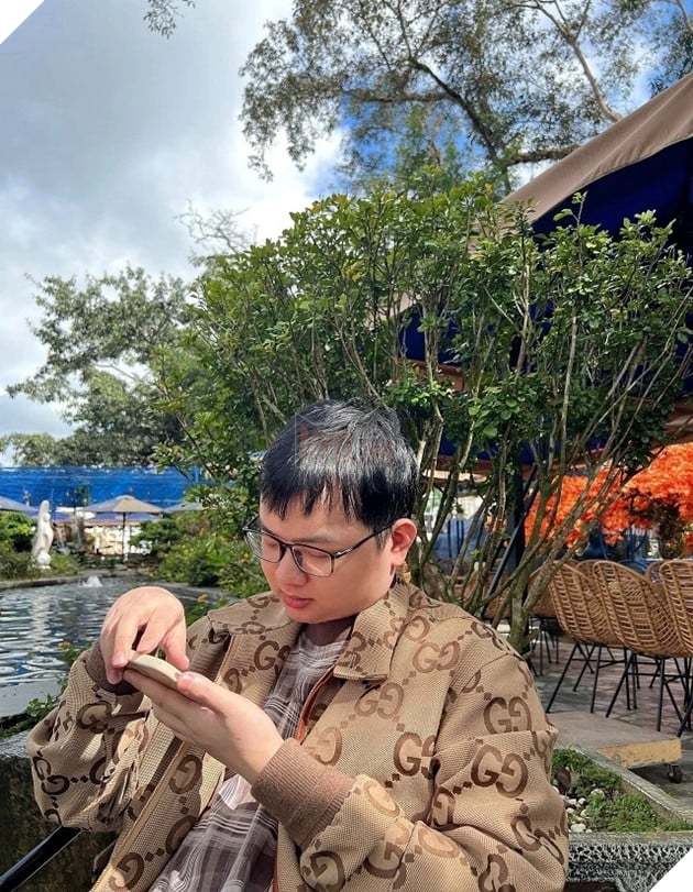 LMHT: Bạn gái của SofM khoe váy cưới